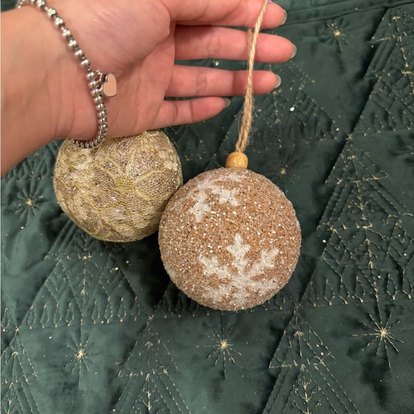 ✨🎄✨Elegant Holiday Sparkle Ornaments✨ - Picture 8 of 10